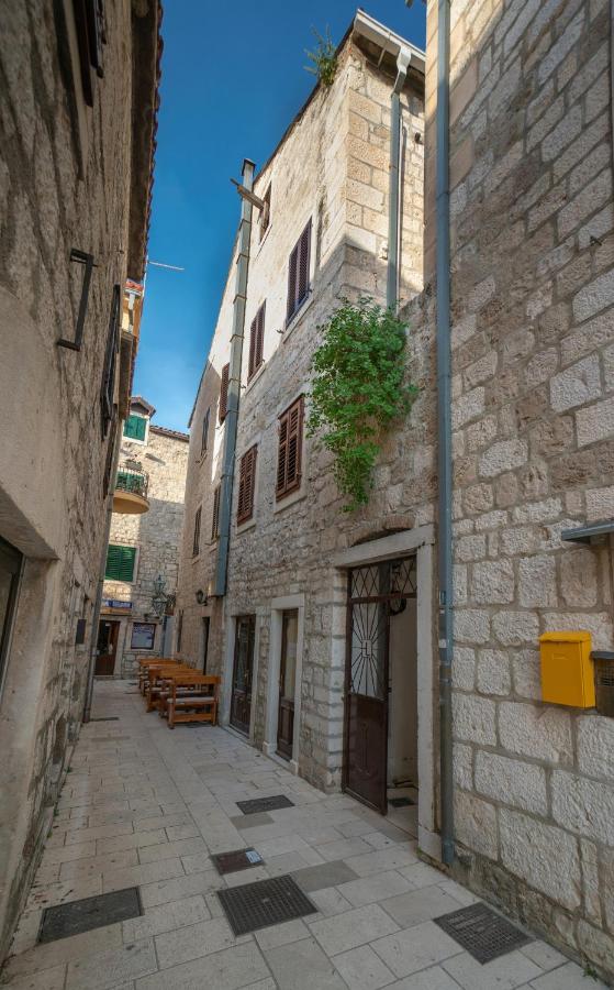 New cozy apartment - center of old town Omiš - Ferienwohnung