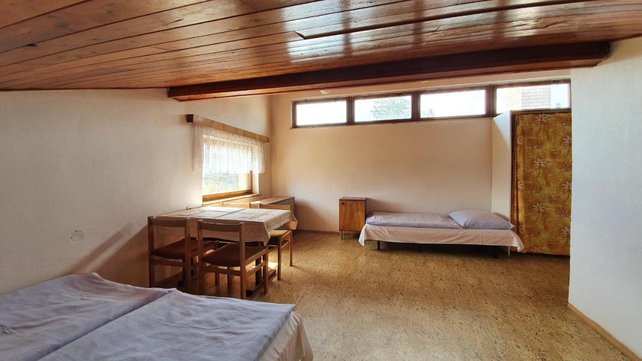Vierpersoonskamer met Badkamer