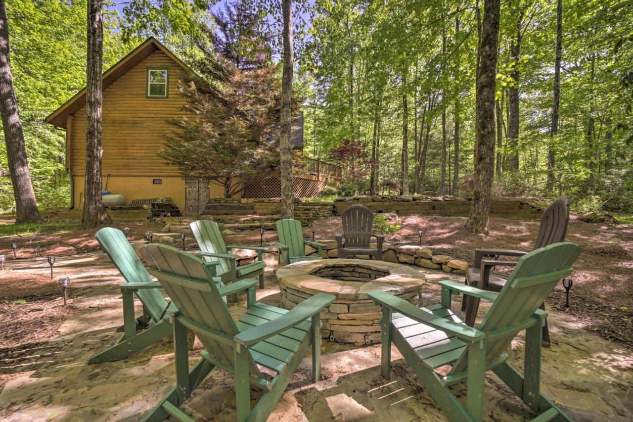 B&B Sapphire - Sapphire Log Cabin with Wraparound Deck and Fire Pit! - Bed and Breakfast Sapphire