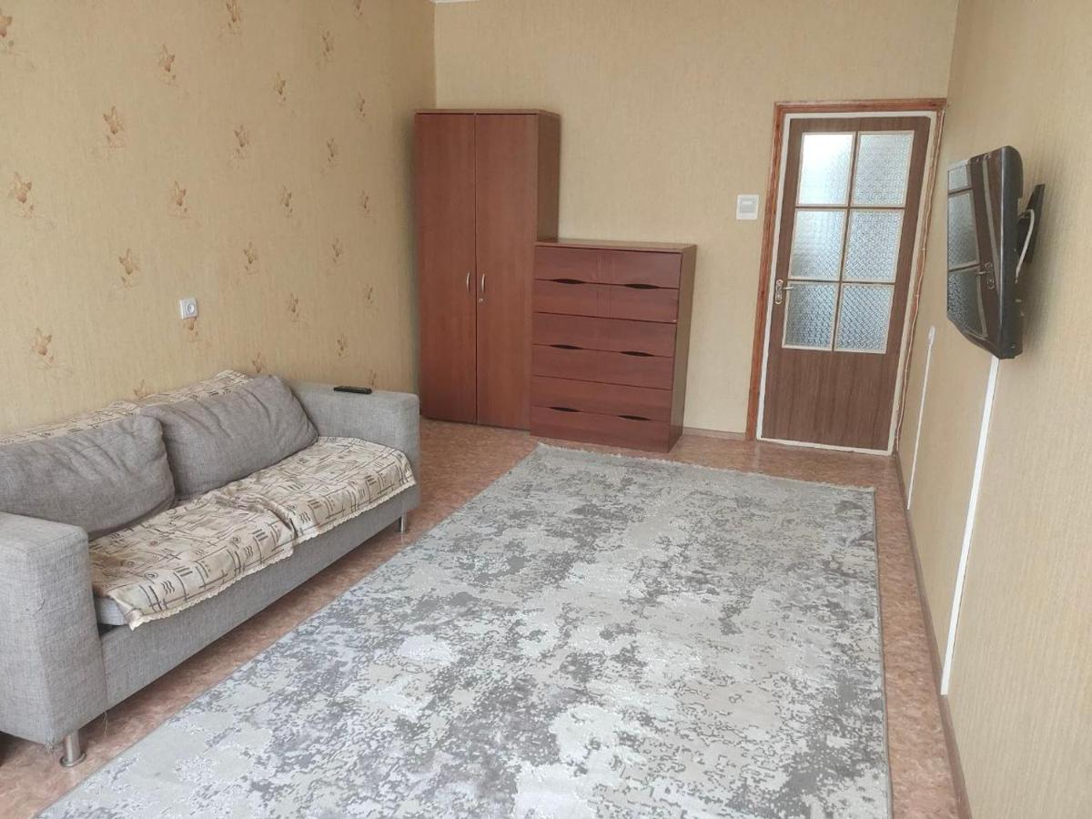 2х комнатная кв., 11 мкр., 2 этаж - Bed and Breakfast Aqtau