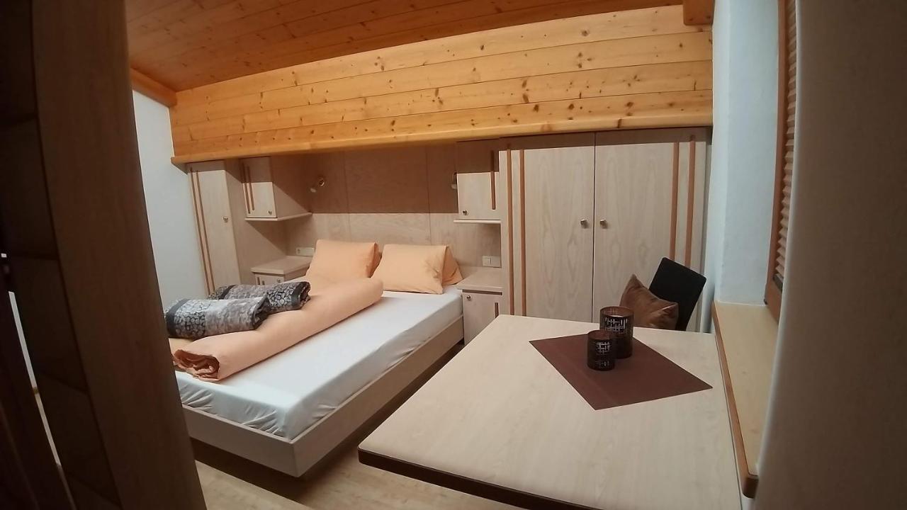 Apartment with Mountain View