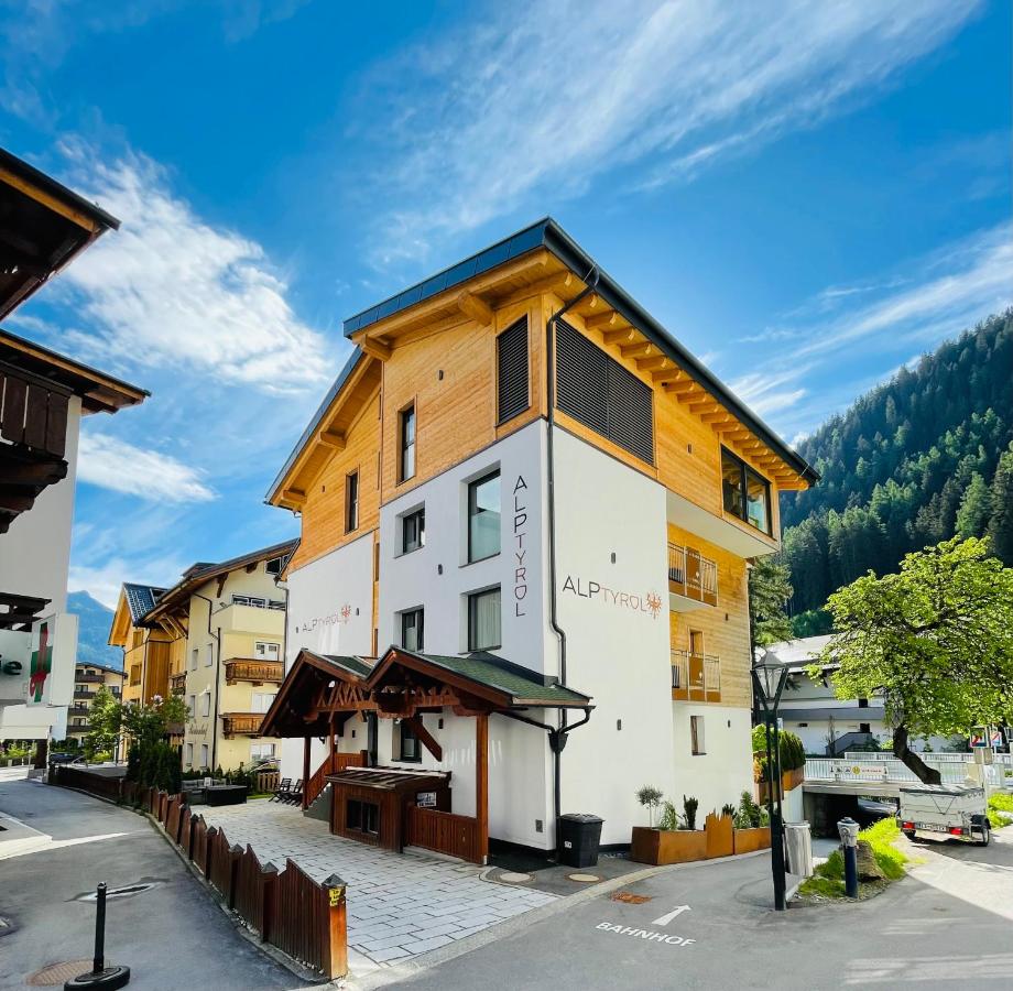 Quality Hosts Arlberg - ALPtyrol Appartements - Bed and Breakfast