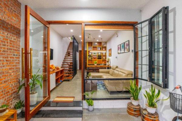 B&B Đà Nẵng - KenKeSu-Entire House-3BRs-Nice Balcony-Free airport pick up from 2 nights - Bed and Breakfast Đà Nẵng