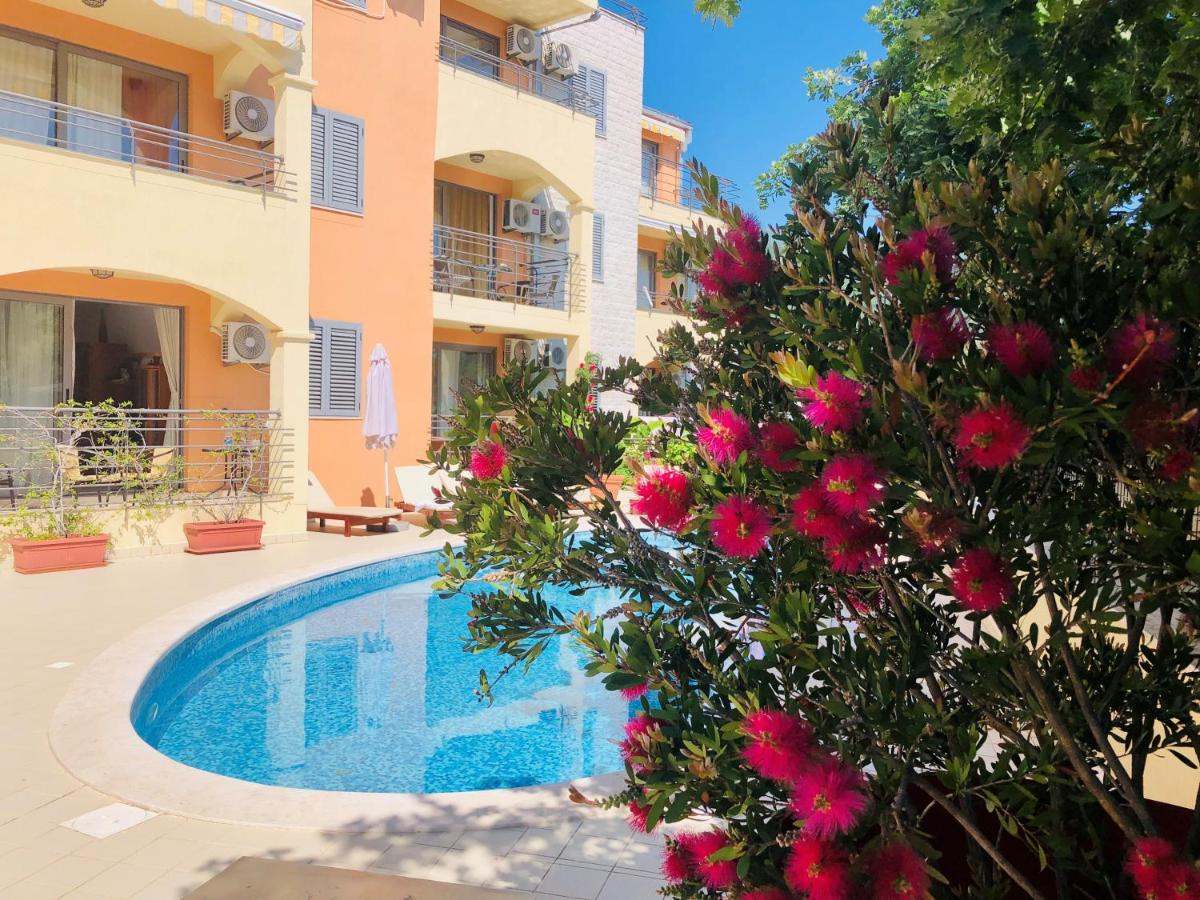 Apartment "Gluecks-Griff" inside "Becici Sunset Apartments" - Chambres d’hôtes Budva