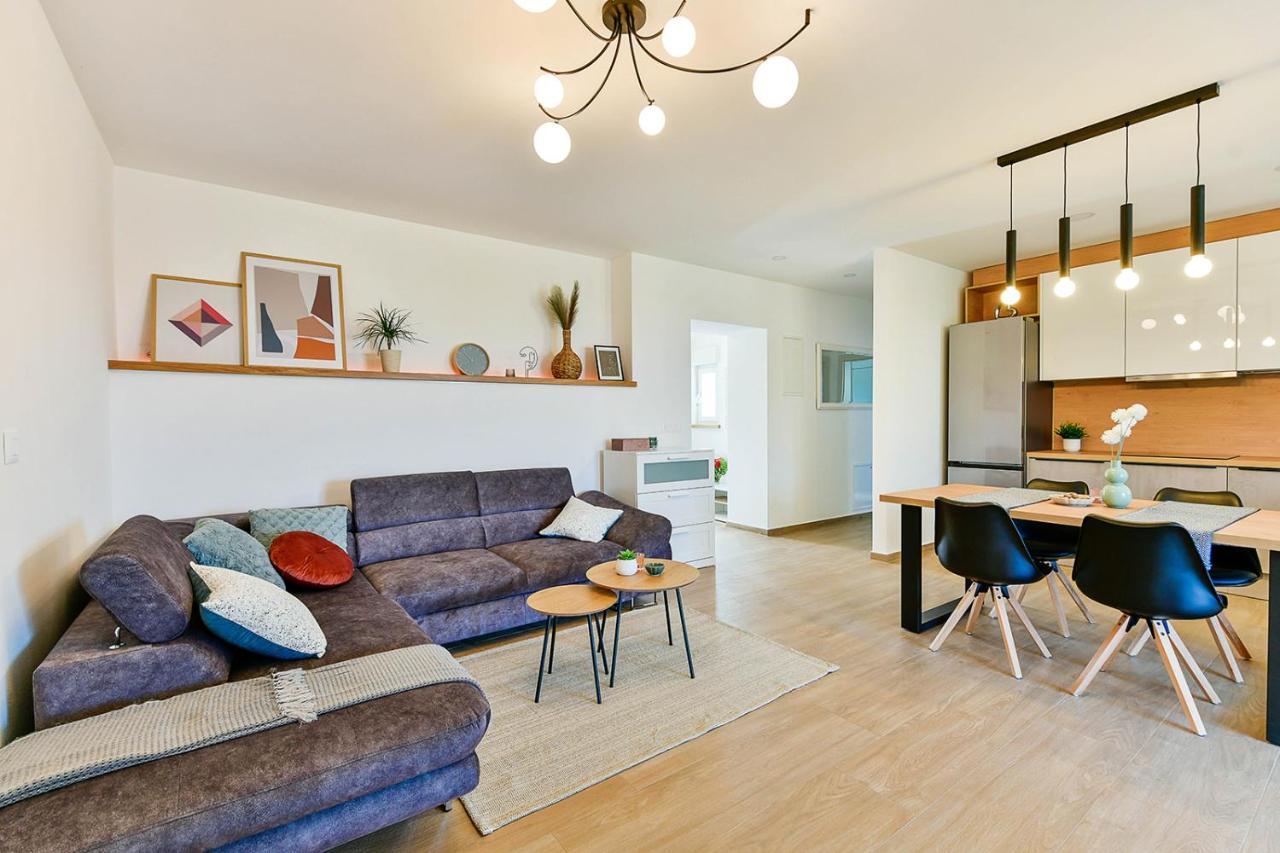 Apartment Aura - B&B Parenzo