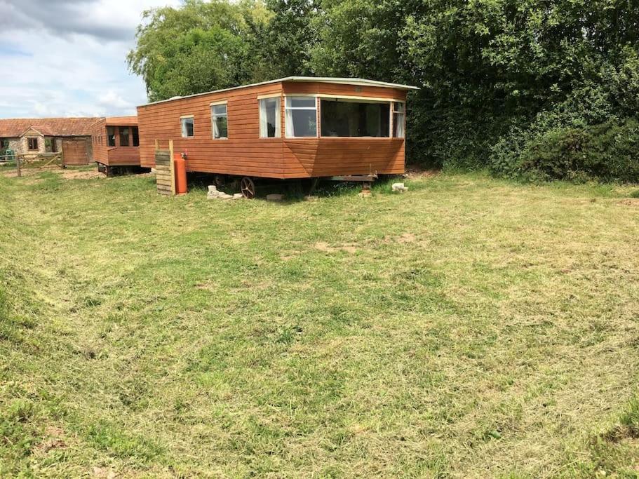 Willow, up-cycled caravan. Farm stay - B&B