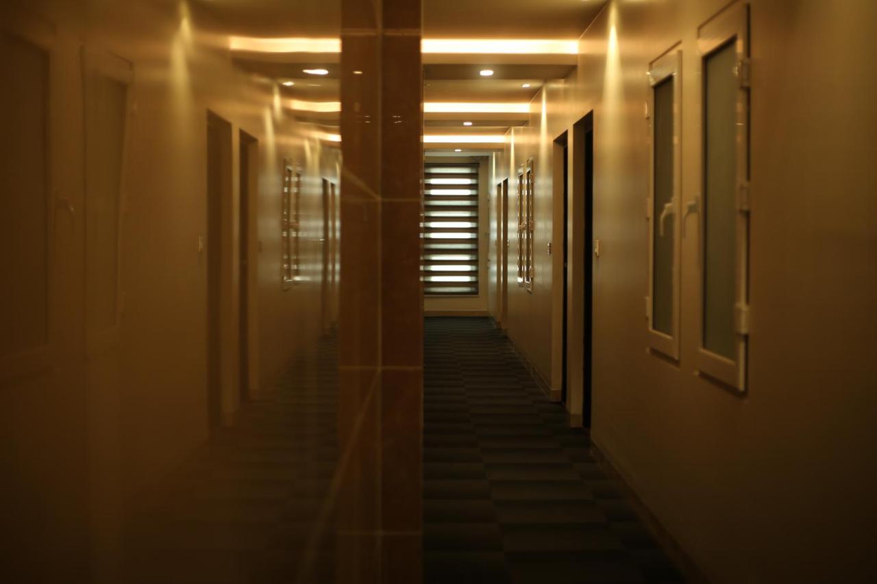 L. R RESIDENCY - B&B