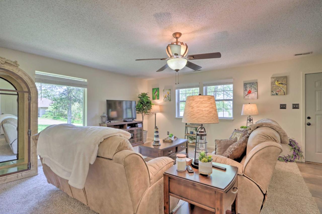 Patio and Grill Lake of the Ozarks Escape! - B&B Roach