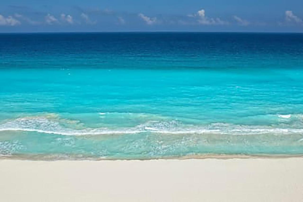 Cancun Caribbean Turquoise with access to the Beach - B&B