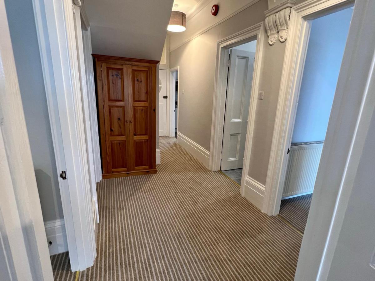 Clifton Seafront Apartments - Sandown, Isle of Wight - FREE CAR FERRY for bookings of 3 or more nights, subject to availability - B&B Sandown