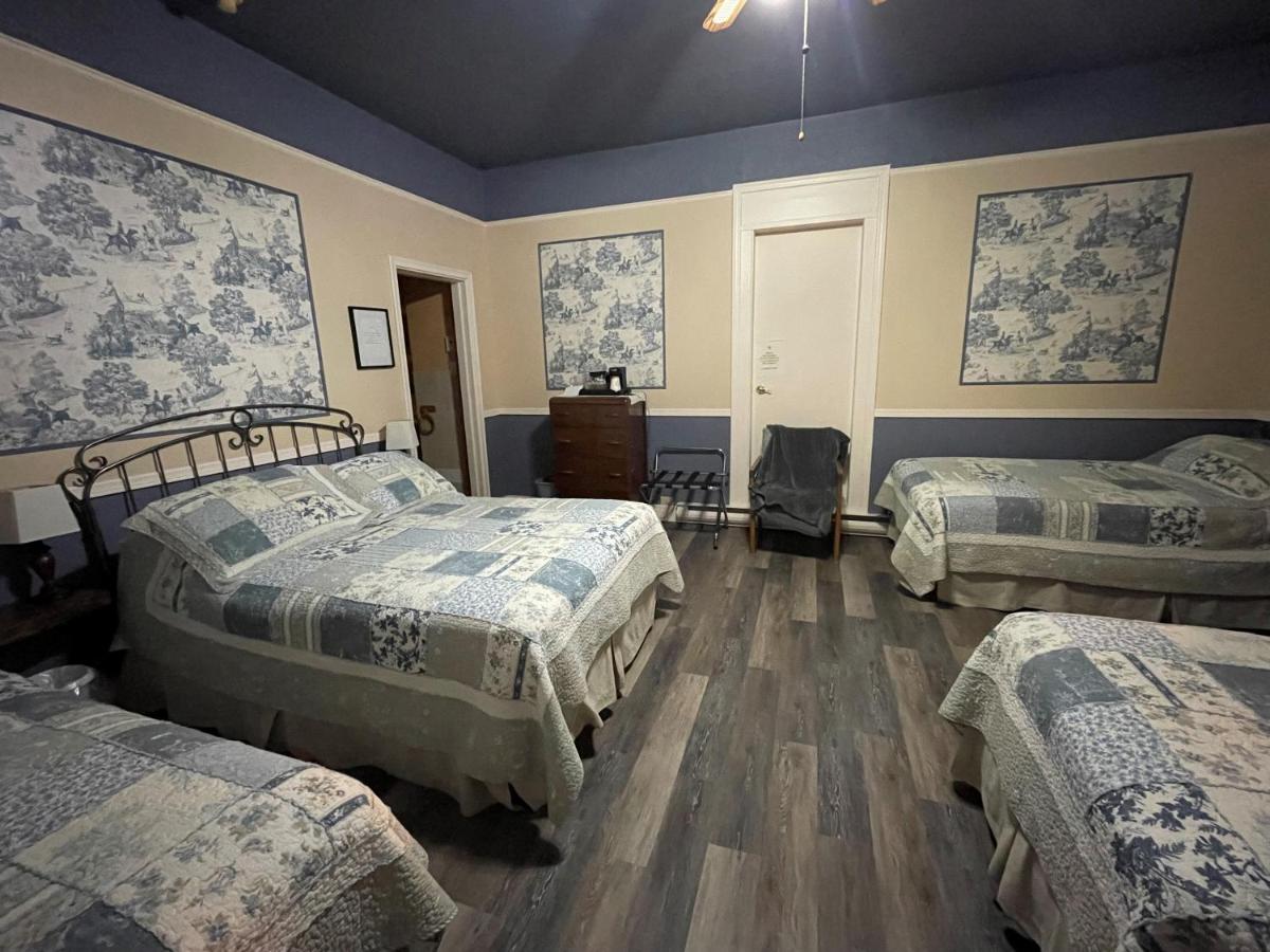 Double and Twin Room (5 Adults)