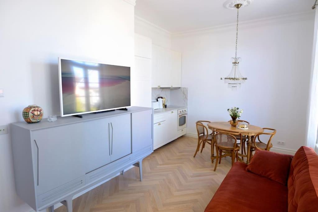 B&B Haapsalu - Lovely 2-bedroom apartment with free parking - Bed and Breakfast Haapsalu