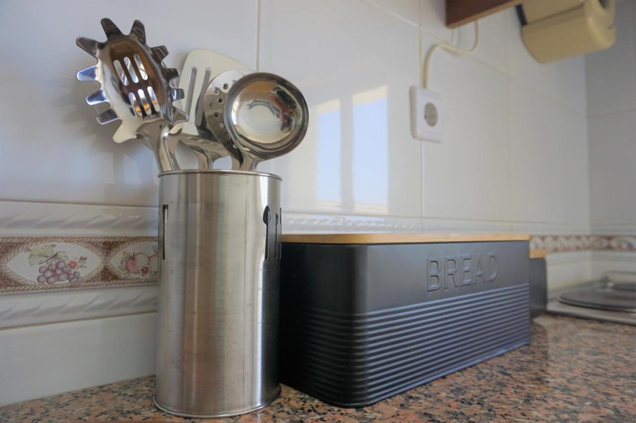 Cozy Alvor Retreat - Sunset Balcony, Wi-Fi & AC - B&B