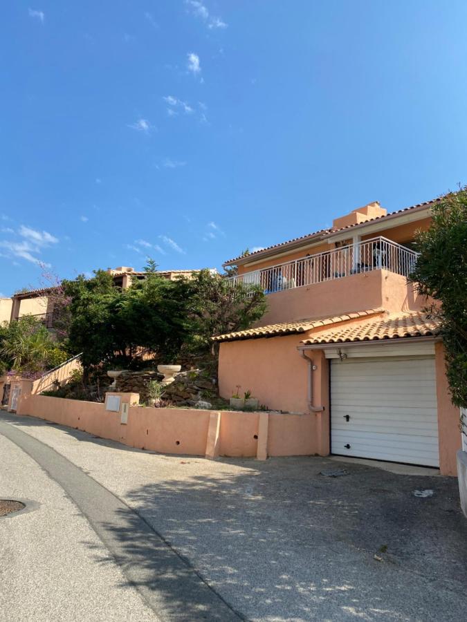 Villa mit großartigem Panoramablick auf das Meer und direkt am Pool - Ferienwohnung