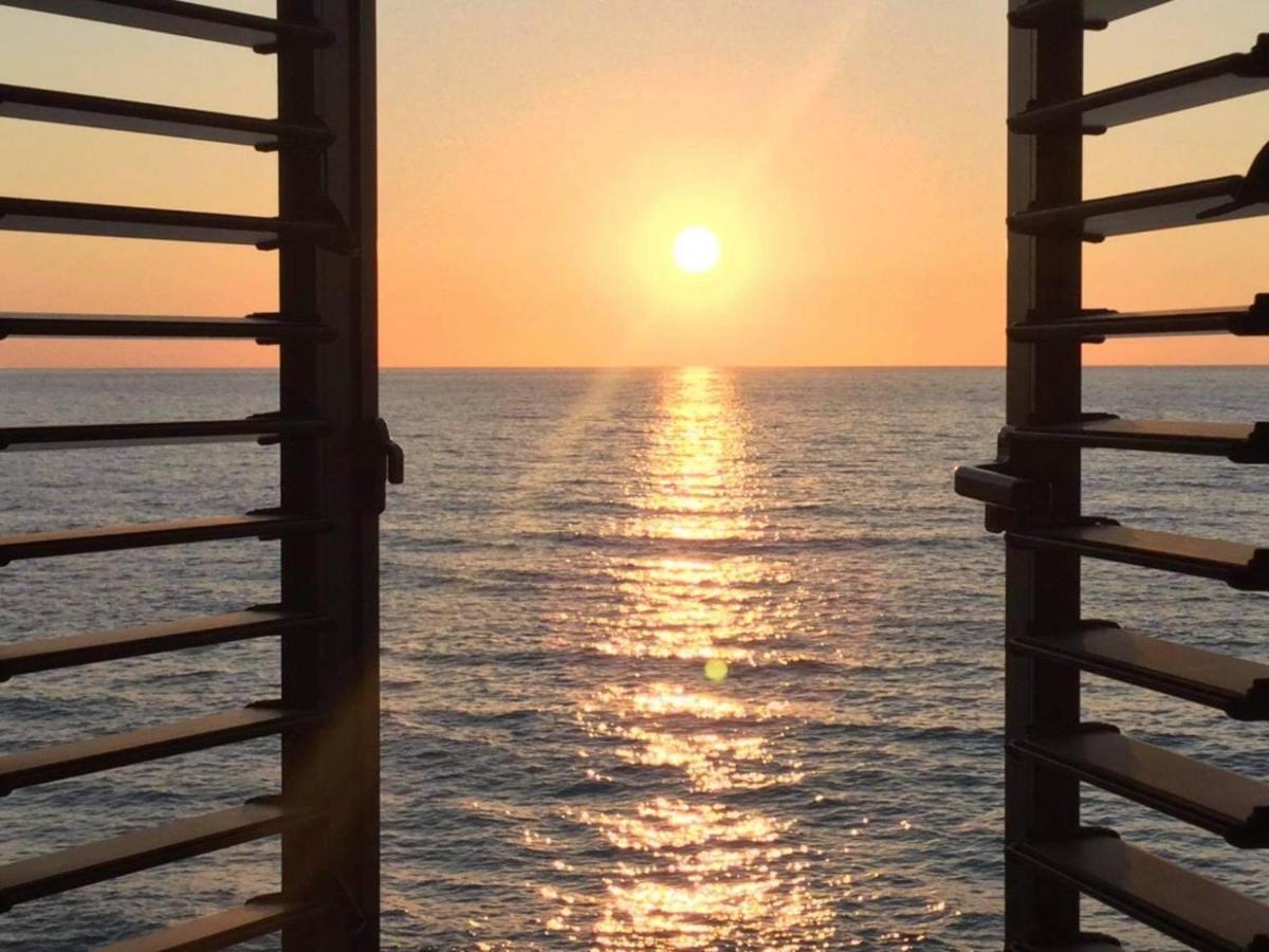 Shambala Beach House-where mountains meet the sea - B&B Pomos