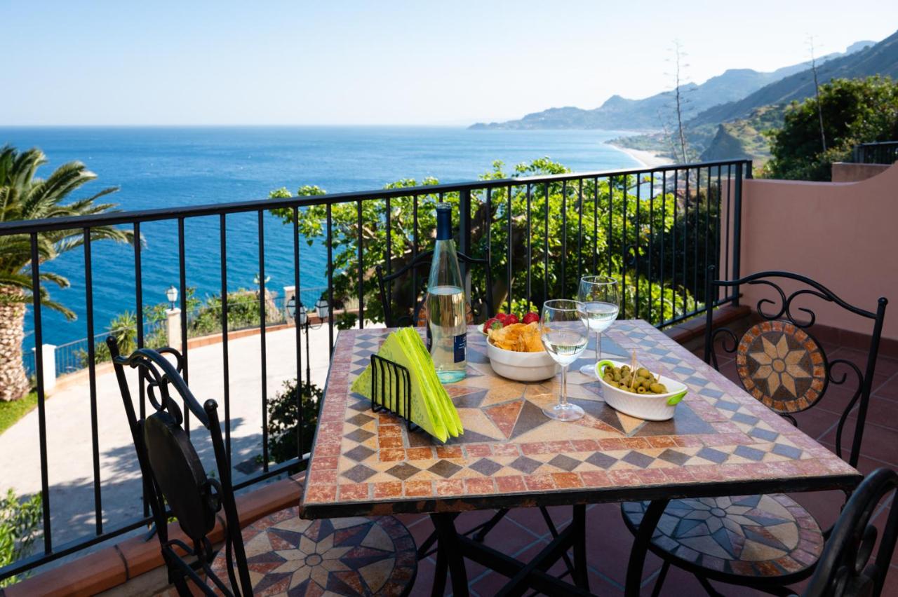 B&B Sant'Alessio Siculo - Casa Belvedere riviera Taormina - Bed and Breakfast Sant'Alessio Siculo