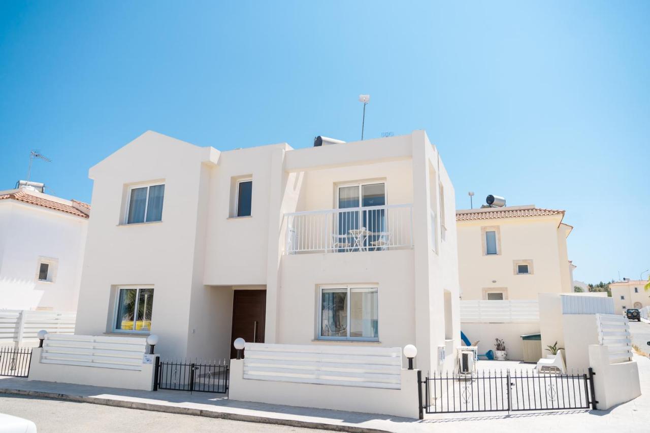 Dafni Villa Ekaterina 3 bdrm - Bed and Breakfast Protaras