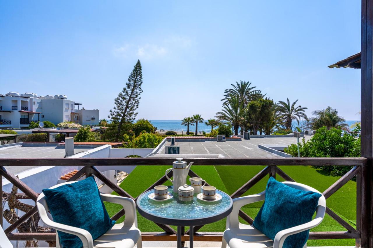 Seawaves 1- Bedroom Apartment near Meneou Beach - B&B