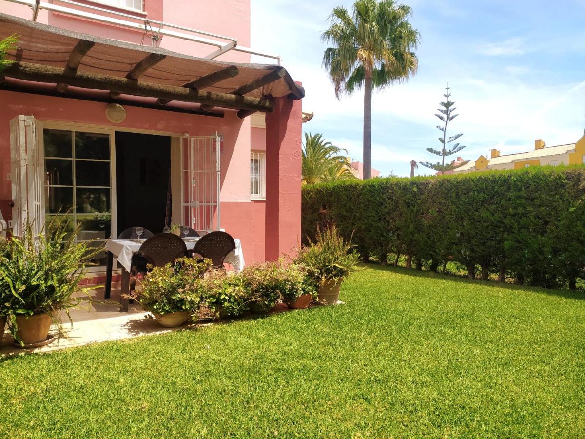 Magnífico adosado de esquina con vistas al golf playas Islantilla - Chambres d'hôtes Islantilla