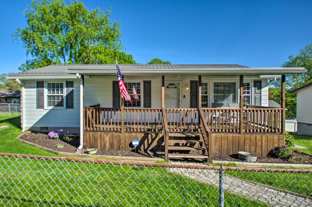 Dog-Friendly Fayetteville Home with Hot Tub! - Bed and Breakfast