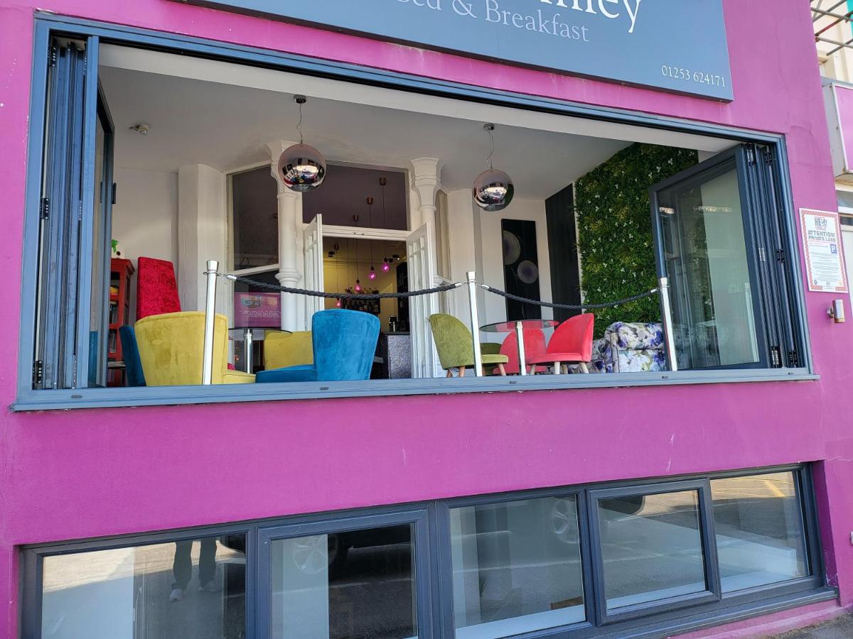 The Bromley - Bed and Breakfast Blackpool