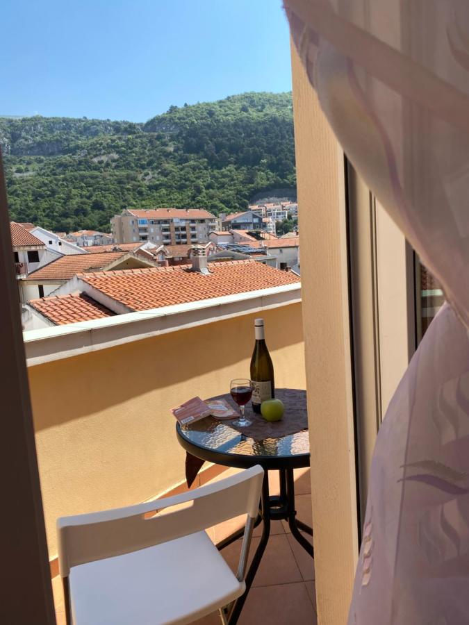 Dreibettzimmer mit Bergblick