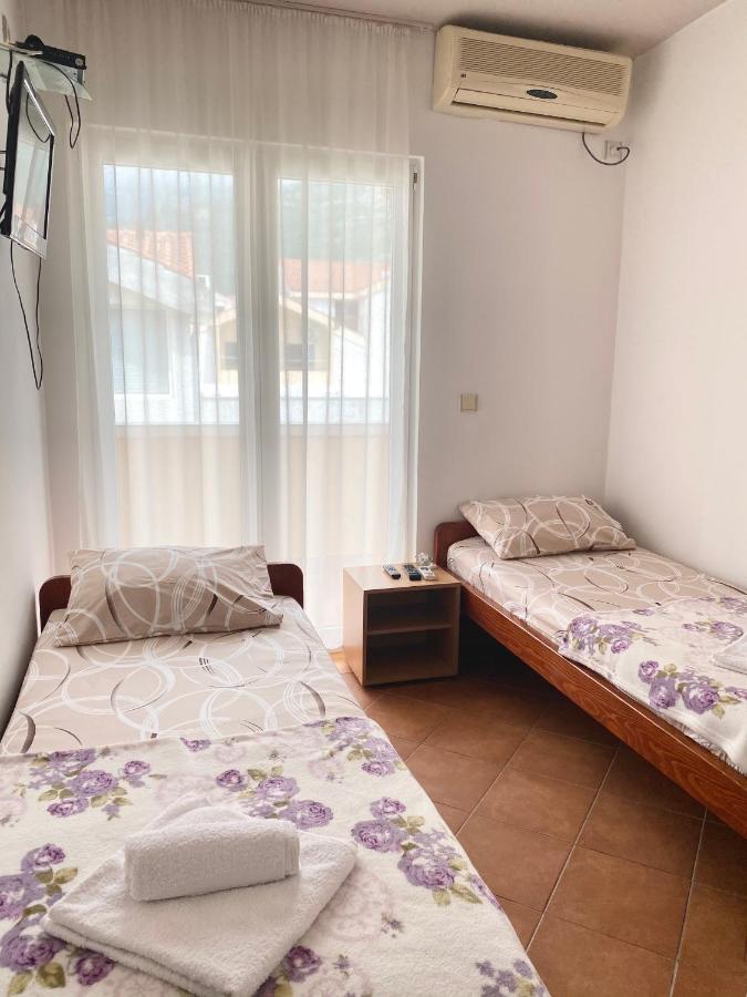 Camera Budget Doppia con Letti Singoli
