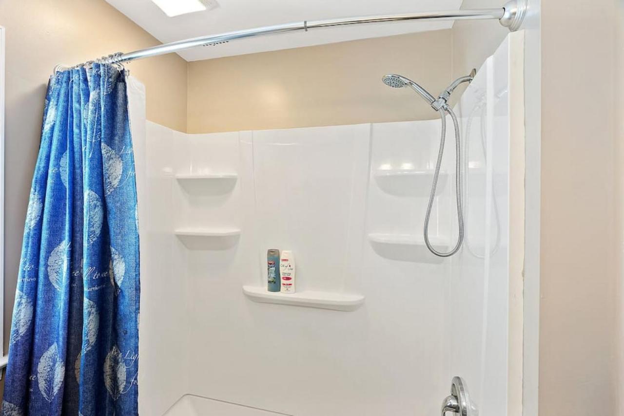Unit B 2nd fl 2nd fl Hideaway 2 Block to Beach Parking - B&B