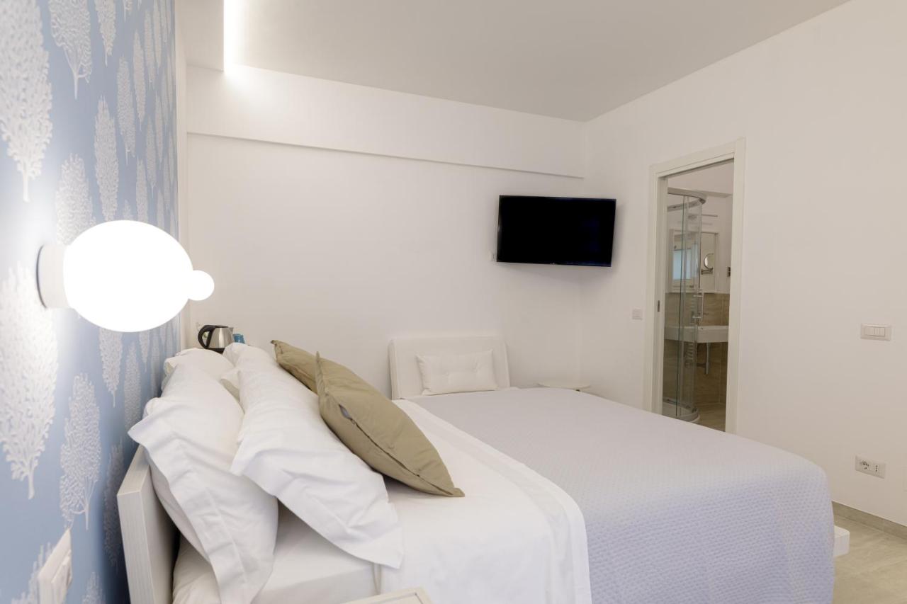 Deluxe Double Room with Balcony and Sea View