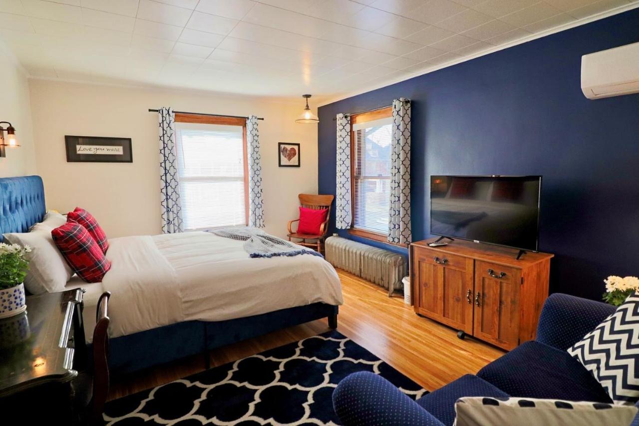 Deluxe King Suite