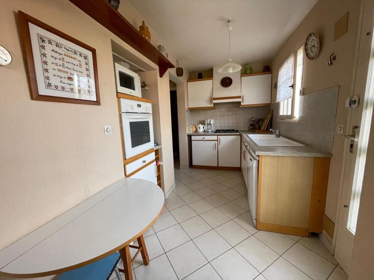 Villa 5 pièces avec jardin, à 400m de la plage et 600m des commerces, wifi et barbecue inclus - FR-1-361-20 - Chambres d'hôtes Jullouville