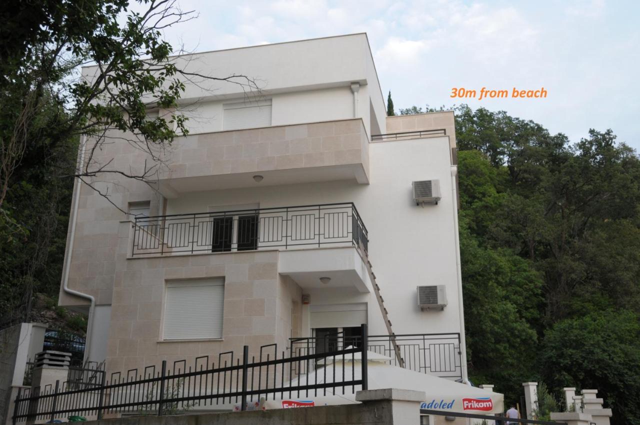 B&B Petrovac na Moru - Apartments Villa Simonovic - Bed and Breakfast Petrovac na Moru