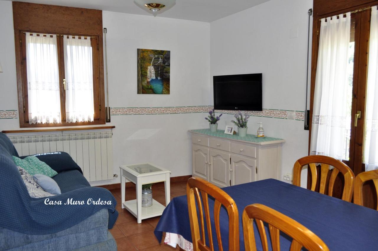 Two-Bedroom Apartment with Balcony and Mountain View 