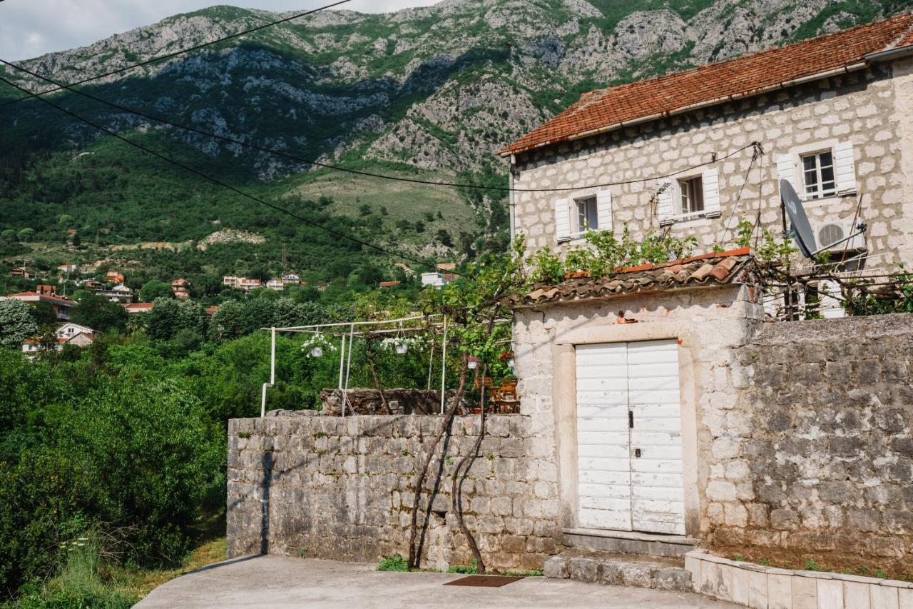 White Shutters House - Bed and Breakfast