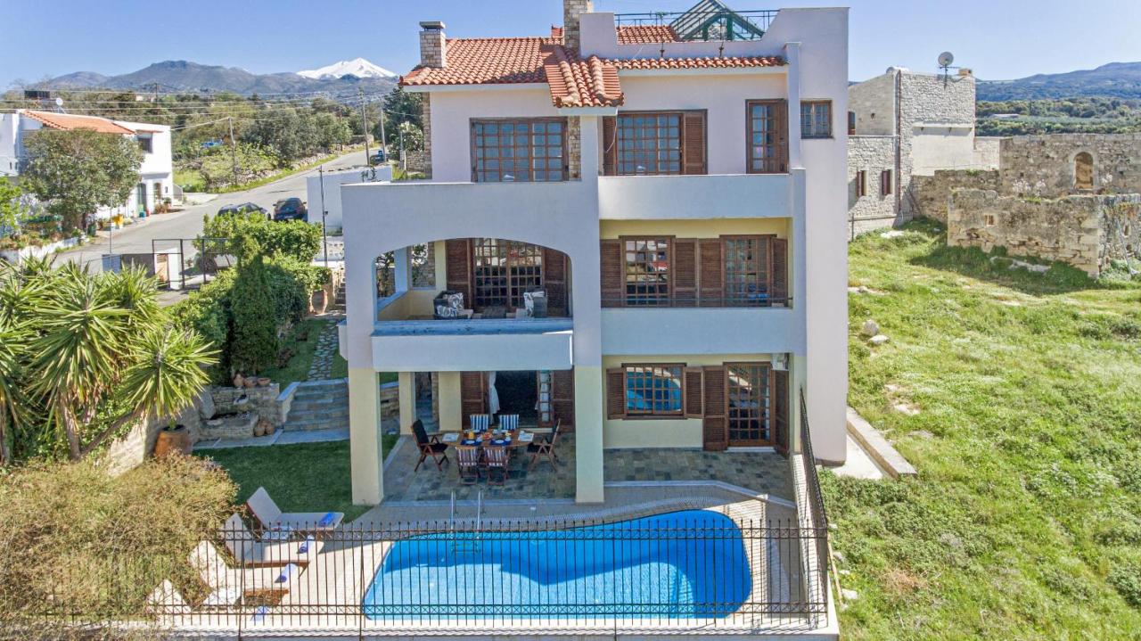 Dim Art Traditional Villa - with private pool - B&B Áno Tripοdo