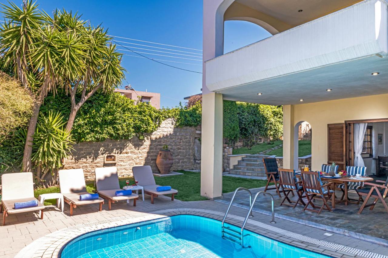 Dim Art Traditional Villa - with private pool - Chambres d’hôtes