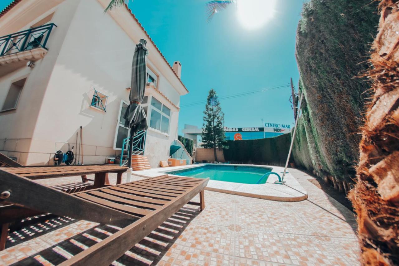 Casa adosada con piscina privada - B&B