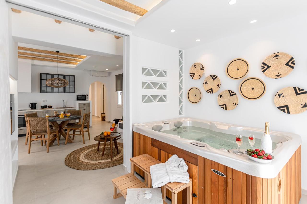 Romantic Suite with Hot Tub