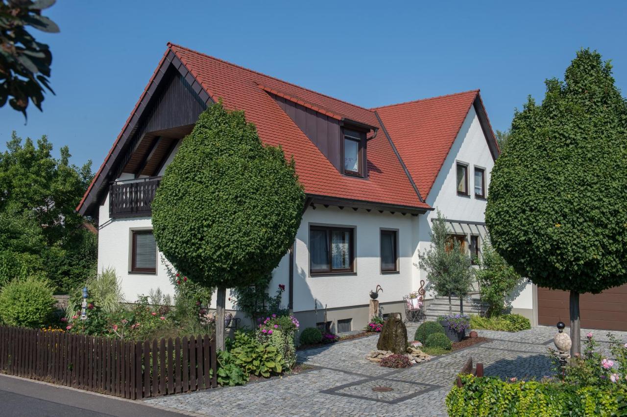 B&B Sommerach - Ferienwohnung TonArt - Bed and Breakfast Sommerach