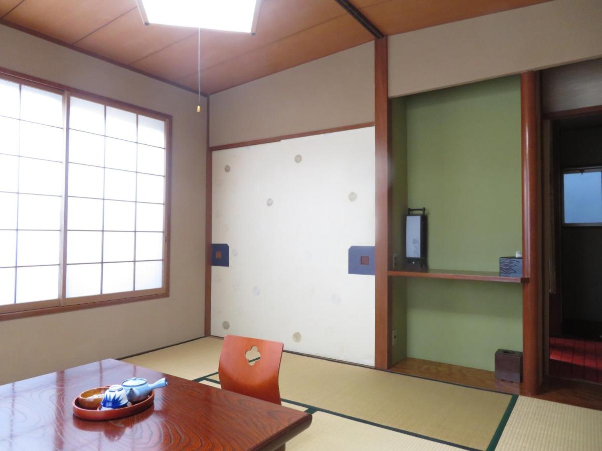 Standard Twin Room with Shared Bathroom