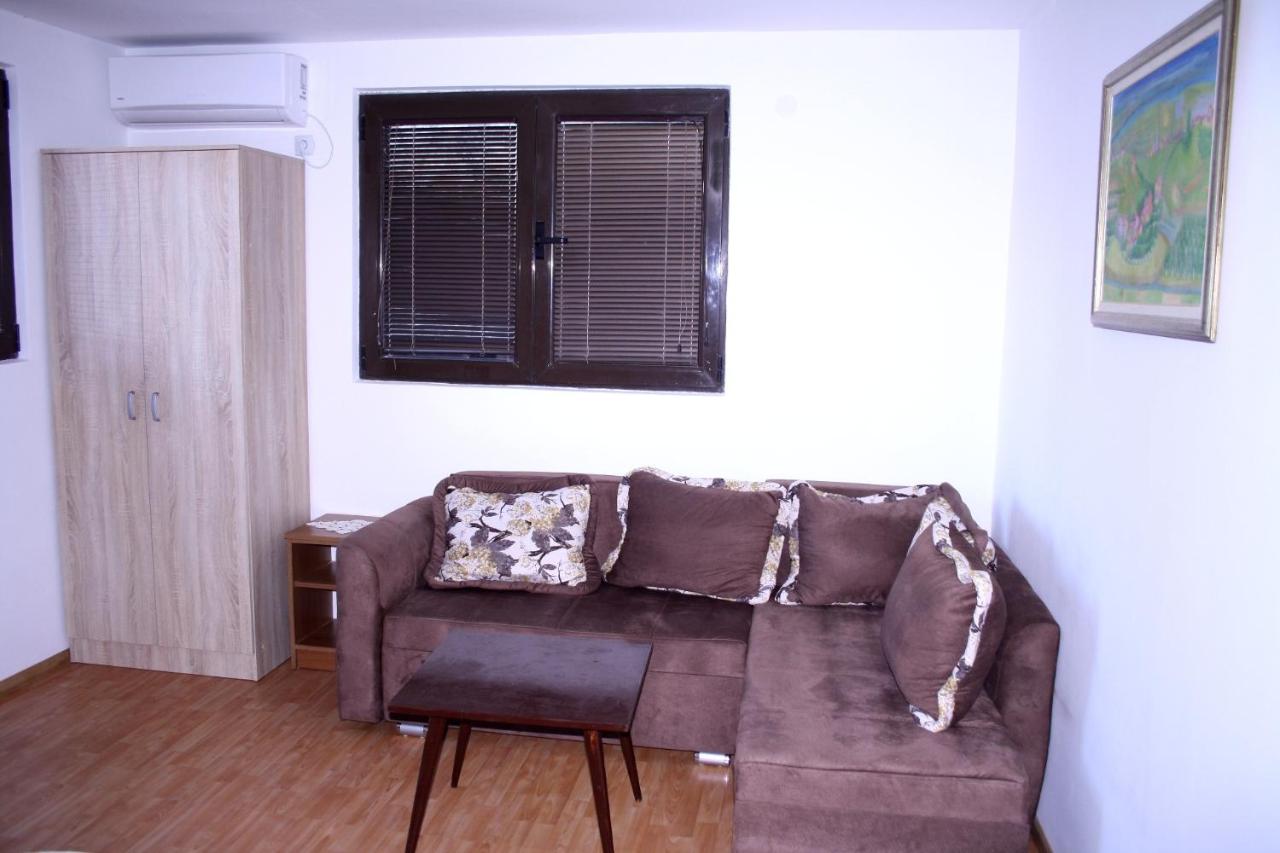 Studio Triple Standard