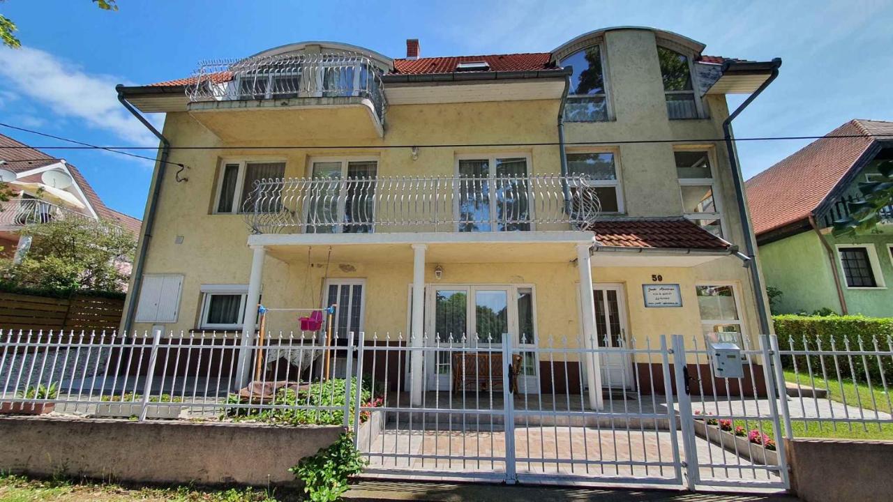 B&B Somogyfok - Two-Bedroom Apartment Siofok near Lake - Bed and Breakfast Somogyfok