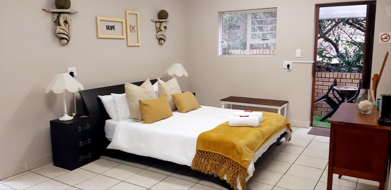 Zeezicht Unit with seaview from terrace - Bed and Breakfast Franskraal