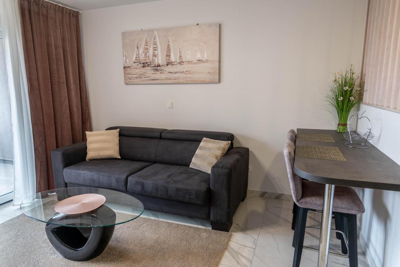 Deluxe Double Room (2 Adults + 1 Child)