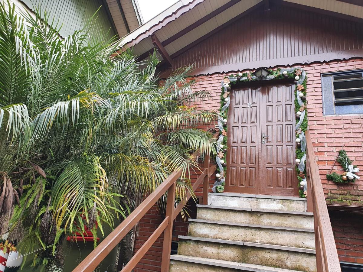 Chalet Family Room (5 Adults)