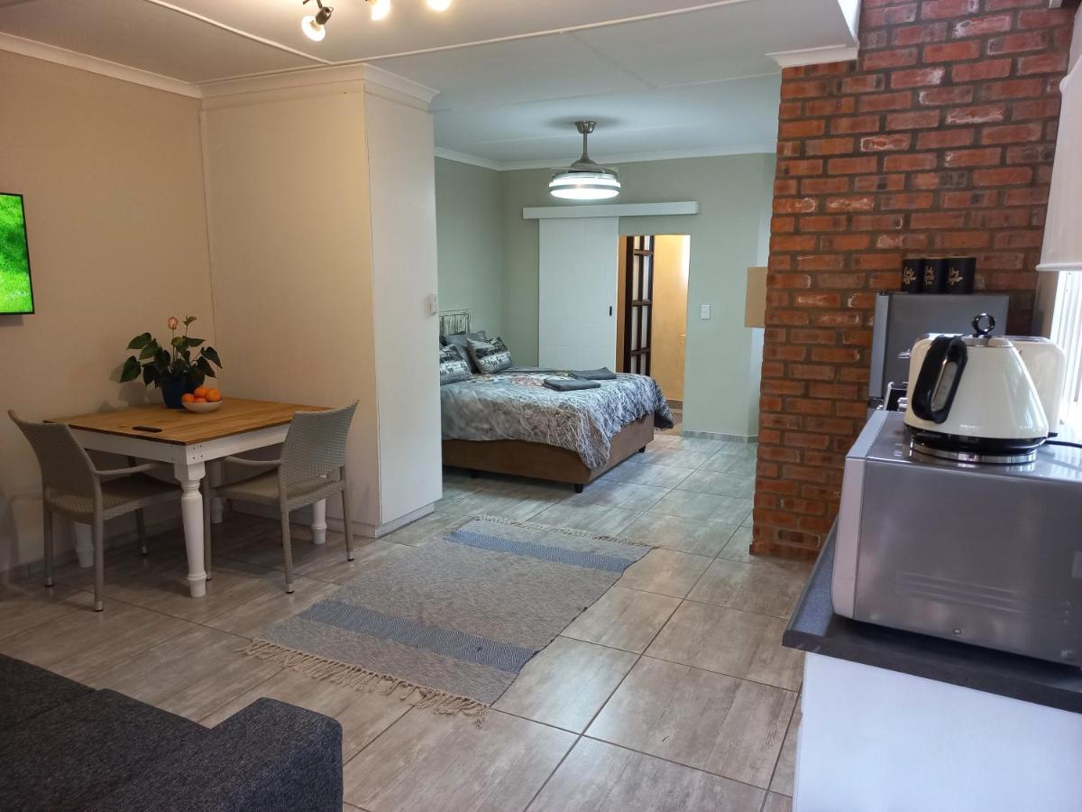 B&B Jeffreys Bay - Lazy Days Apartments - Jeffreys Bay - Bed and Breakfast Jeffreys Bay