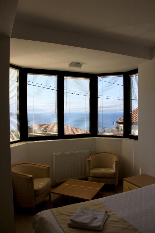 Superior Doppelzimmer mit Seeblick und einem Balkon.