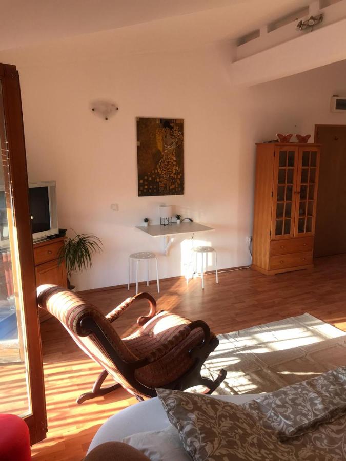 B&B Belgrade - Cosy Rooftop studio with balcony - Bed and Breakfast Belgrade