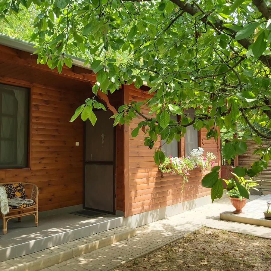 Melinda nyaralóház - B&B