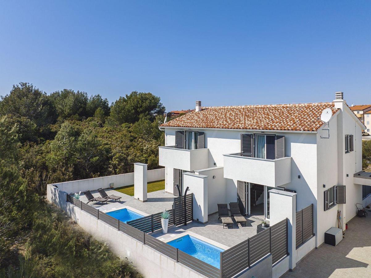 500 Meter zum Strand mit Privatpool, Meerblick, WLAN - Ferienwohnung Liznjan